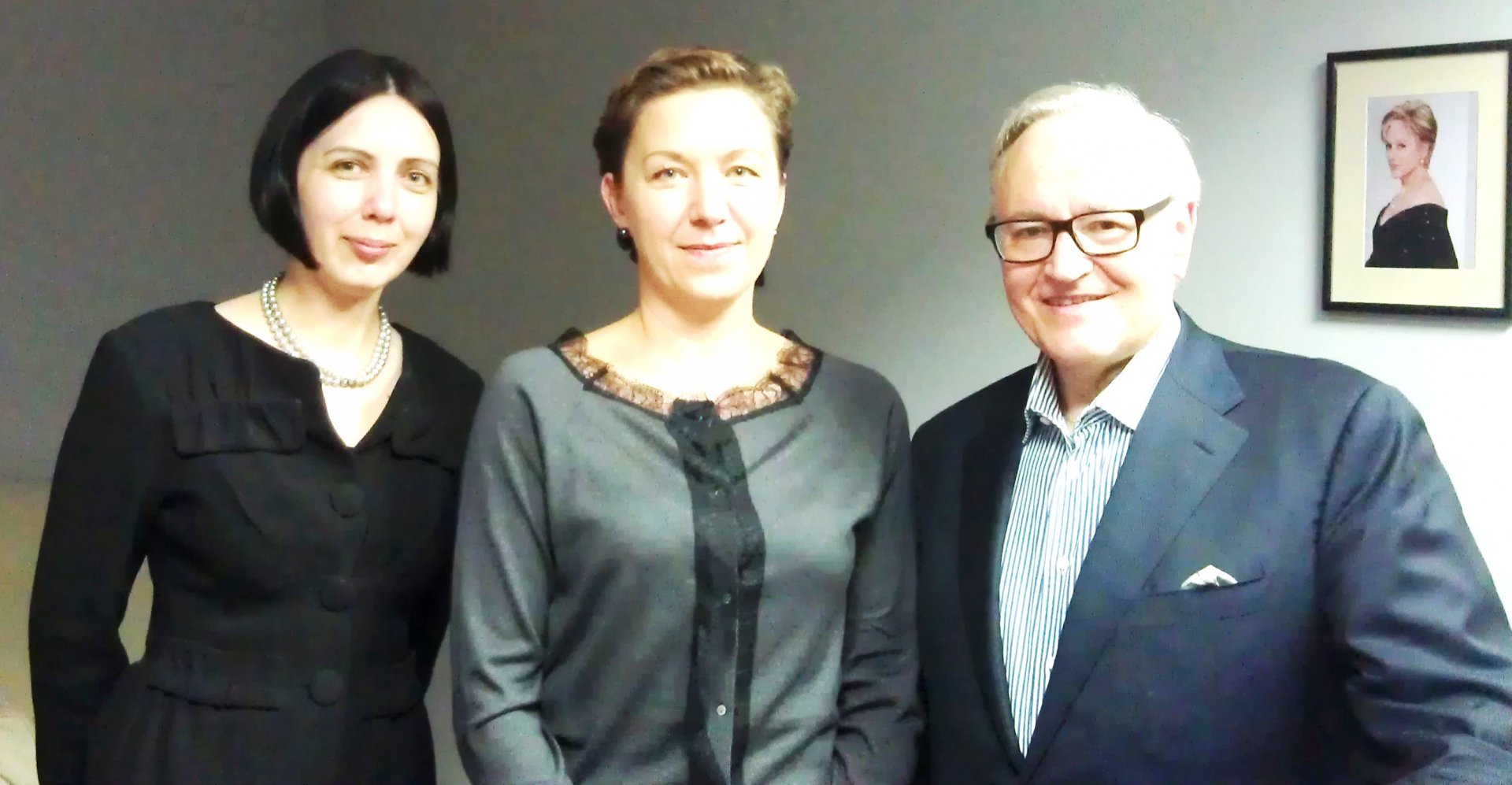Iš kairės į dešinę: LR ambasados Kinijoje ministrė patarėja Lina Žukauskaitė, ambasadorė Lina Antanavičienė ir David Geringas