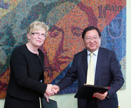 Ingrida Šimonytė, Deputy Chairperson of the Board of the Bank of Lithuania. and Lin Xinhua, Vice-Chairman of the China’s securities regulatory commission. Photo by Kęstutis Vanagas (BFL)
